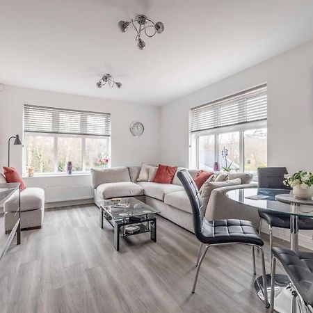 Stylish Home @ Virginia Water Lake & Free Parking Englefield Green Kültér fotó
