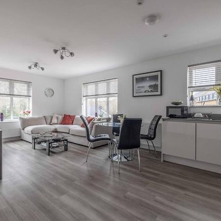 Stylish Home @ Virginia Water Lake & Free Parking Englefield Green Kültér fotó
