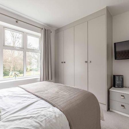 Stylish Home @ Virginia Water Lake & Free Parking Englefield Green Kültér fotó