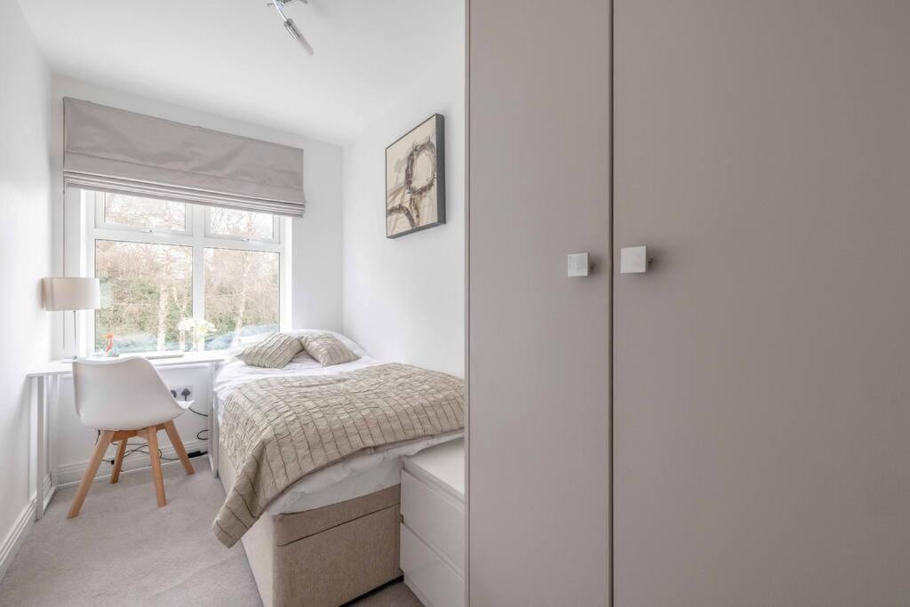 Stylish Home @ Virginia Water Lake & Free Parking Englefield Green Kültér fotó