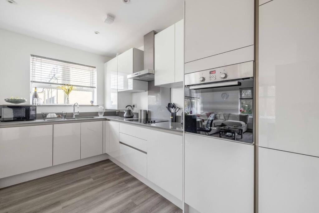 Stylish Home @ Virginia Water Lake & Free Parking Englefield Green Kültér fotó