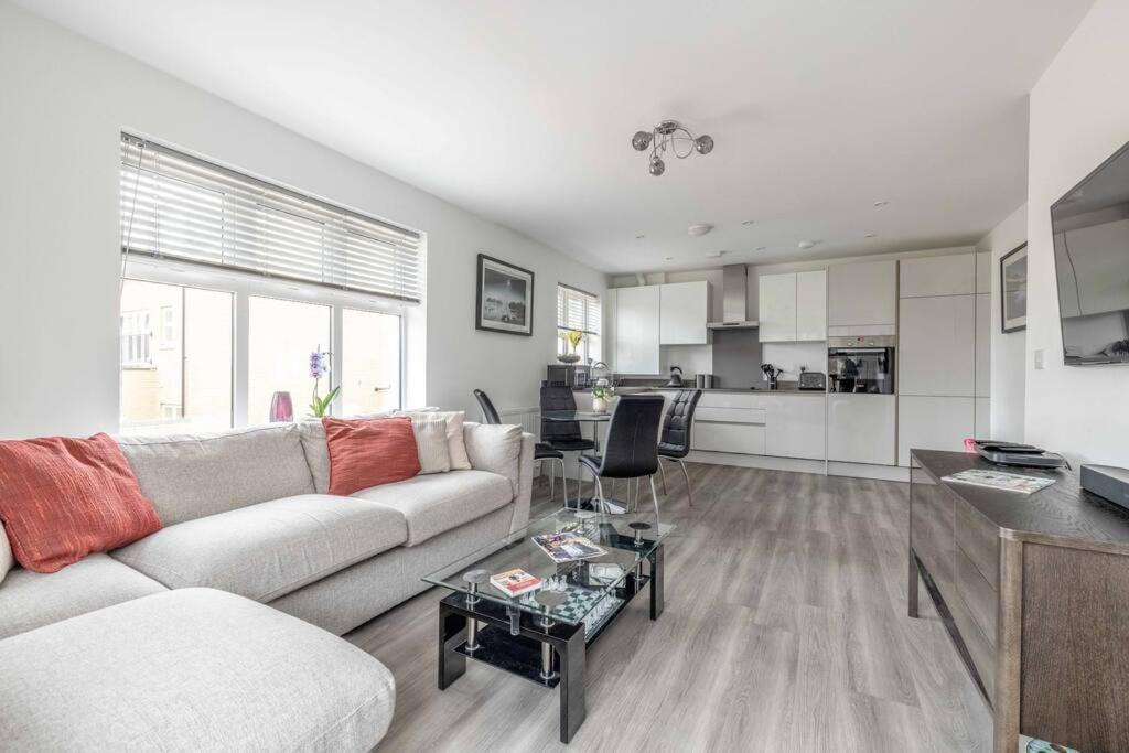 Stylish Home @ Virginia Water Lake & Free Parking Englefield Green Kültér fotó